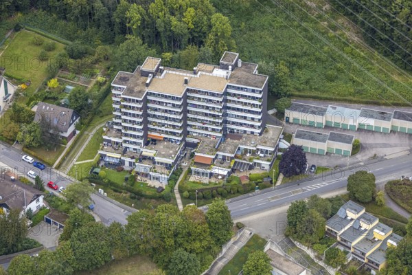 Aerial view, high-rise and terrace residential building Im Sonnenwinkel in the Hohenlimburg district, Hagen, Ruhr area, North Rhine-Westphalia, Germany, DE, Europe, property tax, real estate, aerial view, aerial photography, aerial photography, overview, bird's-eye view, residential complex, housing and living, residential buildings, quality of living, birds-eyes view, overview