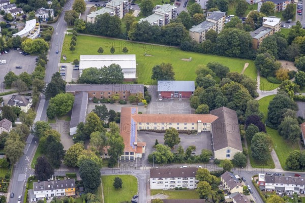 Aerial view, Rahel-Varnhagen-Kolleg und Grundschule Emst im Stadtteil Emst in Hagen, Ruhr area, North Rhine-Westphalia, Germany, education, educational institution, DE, Europe, primary school, Hagen, educational institute, aerial view, aerial photography, aerial photography, school, overview, bird's-eye view, birds-eyes view, overview