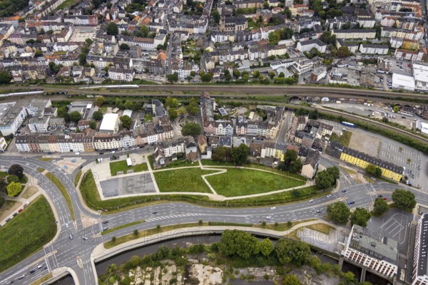 Aerial view, Bohne FreizeitPark and Bodelschwinghplatz with Drei-Kaiser-Brunnen at Wehringhauser Straße in the district Wehringhausen in Hagen, Ruhr area, North Rhine-Westphalia, Germany, fountain, DE, Europe, leisure park, Hagen, aerial view, aerial photography, aerial photography, overview, bird's-eye view, overview