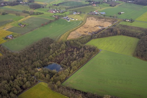 Aerial view forest area Sandbochumer Heide near Kerstheider Straße in Hamm, Ruhr area, North Rhine-Westphalia, Germany, fallow land, DE, Europe, Hamm, aerial view, aerial photograph, aerial photography, aerial photography, Rhine-Ruhr metropolitan region, lake, pond, overview, bird's-eye view, forest area, birds-eyes view, overview