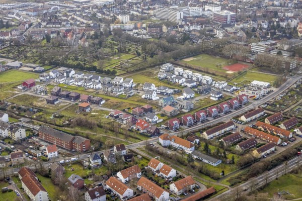 Aerial view new development area Am Beisenkamp between Beisenkamp-Gymnasium and Südenfriedhof in the south of Hamm in Hamm, Ruhr area, North Rhine-Westphalia, Germany Hamm, Germany, DE, Europe, property tax, Hamm, real estate, aerial view, aerial photograph, aerial photography, aerial photography, Rhine-Ruhr metropolitan region, overview, bird's eye view, residential area, housing and living, residential area, residential buildings, residential quality, residential neighbourhood, housing estate, birds-eyes view, overview