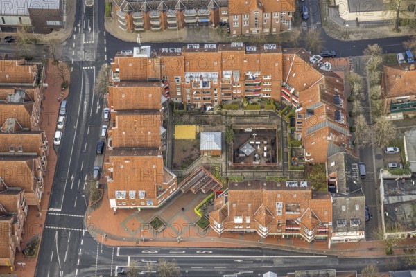 Aerial view residential complex Antoniastraße corner Oststraße with outdoor catering in Hamm, Ruhr area, North Rhine-Westphalia, Germany, DE, Europe, gastronomy, property tax, Hamm, real estate, aerial view, aerial photography, aerial photography, aerial photography, Rhine-Ruhr metropolitan region, overview, bird's eye view, residential complex, living and living, residential area, residential buildings, residential quality, residential neighbourhood, housing estate, birds-eyes view, overview