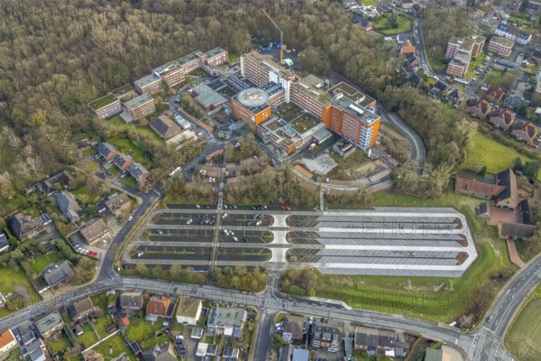 St. Barbara-Klinik Hamm-Heessen in Hamm, Ruhr area, North Rhine-Westphalia, Germany, DE, Europe, healthcare, Hamm, hospital, heliport, clinic, clinic, hospital, hospital, aerial photograph, aerial photography, aerial photography, aerial photography, medical facility, medical aid, Rhine-Ruhr metropolitan region, emergency service, car parks, overview, bird's-eye view, bird's-eye view, overview, medical care