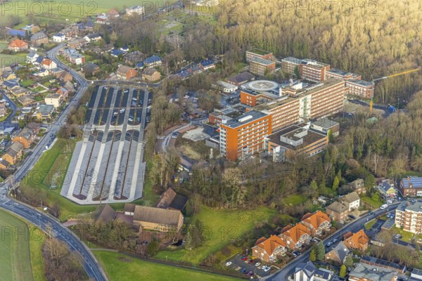 St. Barbara-Klinik Hamm-Heessen in Hamm, Ruhr area, North Rhine-Westphalia, Germany, DE, Europe, healthcare, Hamm, hospital, heliport, clinic, clinic, hospital, hospital, aerial photograph, aerial photography, aerial photography, aerial photography, medical facility, medical aid, Rhine-Ruhr metropolitan region, emergency service, car parks, overview, bird's-eye view, bird's-eye view, overview, medical care