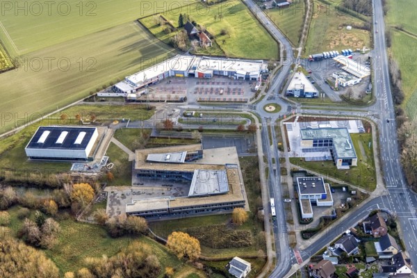 Aerial view Konrad-Adenauer Realschule and Rewe Räker supermarket in Hamm, Ruhr area, North Rhine-Westphalia, Germany, education, educational institution, DE, shopping markets, shopping centre, Europe, Hamm, Heideweg, Konrad-Adenauer-Sporthalle, educational institute, aerial view, aerial photography, aerial photography, metropolitan region Rhine-Ruhr, local supply centre, secondary school, school, supermarket, overview, bird's-eye view, overview