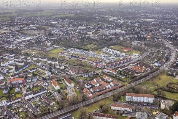 Aerial view new development area Am Beisenkamp between Beisenkamp-Gymnasium and Südenfriedhof in the south of Hamm in Hamm, Ruhr area, North Rhine-Westphalia, Germany Hamm, Germany, DE, Europe, property tax, Hamm, real estate, aerial view, aerial photograph, aerial photography, aerial photography, Rhine-Ruhr metropolitan region, overview, bird's eye view, residential area, housing and living, residential area, residential buildings, residential quality, residential neighbourhood, housing estate, birds-eyes view, overview