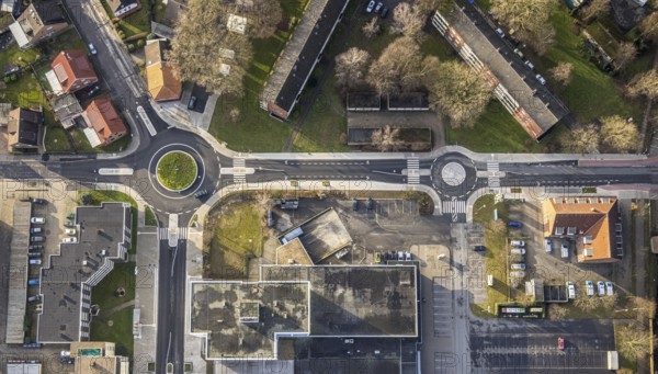 Aerial view of Rathauscenter and new roundabout Friedrich-Ebert-Straße in Hamm, Ruhr area, North Rhine-Westphalia, Germany, DE, shopping markets, shopping square, shopping centre, Europe, shapes and colours, Hamm, roundabout, aerial view, aerial photograph, aerial photography, aerial photography, Rhine-Ruhr metropolitan region, local supply centre, shopping centre, overview, bird's-eye view, overview