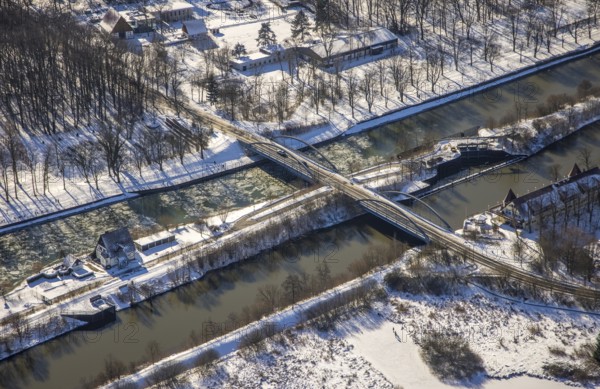 Aerial view, bridge ferry road over Lippe and Datteln-Hamm Canal, snow, winter, Heessen, Hamm, Ruhr area, North Rhine-Westphalia, Germany, DE, Europe, aerial view, aerial photography, aerial photography, overview, bird's-eye view, birds-eyes, view, overview, Lippe meander, Datteln-Hamm Canal, waterway, shipping traffic, transport, logistics, goods movement, ships, waters, traffic, infrastructure, road traffic