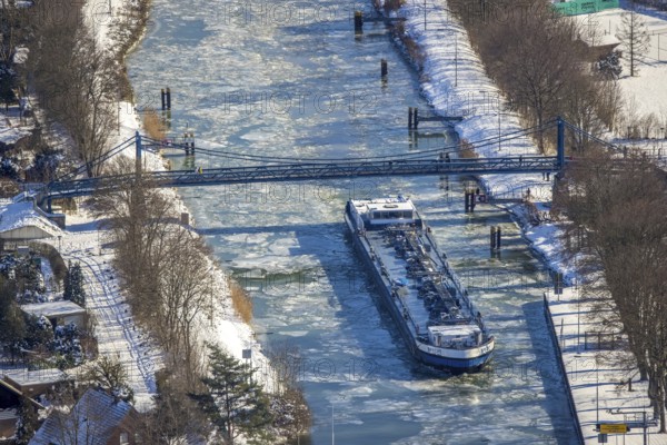 Aerial view, Werries Lock, Datteln-Hamm Canal, ice floes, snow, winter, inland waterway vessel, Uentrop, Hamm, Ruhr area, North Rhine-Westphalia, Germany, DE, Europe, aerial photography, aerial photography, aerial photography, overview, bird's-eye view, view, overview, lock, waterway, shipping, transport, logistics, goods transfer, ships, waters, school bridge