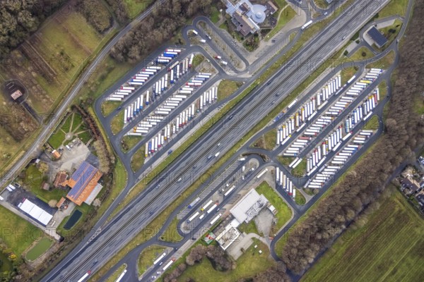 Aerial view motorway service area Rhynern-Nord and Rhynern-Süd on the A2 motorway, truck parking, Hamm, Ruhr area, North Rhine-Westphalia, Germany, A2 motorway, DE, Europe, shapes and colours, freight traffic, logistics, aerial view, aerial photograph, aerial photography, aerial photography, Rhine-Ruhr metropolitan region, parking spaces, service area, service area, transport, overview, bird's-eye view, bird's-eye view, overview