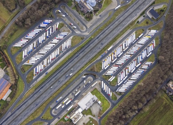 Aerial view motorway service area Rhynern-Nord and Rhynern-Süd on the A2 motorway, truck parking, Hamm, Ruhr area, North Rhine-Westphalia, Germany, A2 motorway, DE, Europe, shapes and colours, freight traffic, logistics, aerial view, aerial photograph, aerial photography, aerial photography, Rhine-Ruhr metropolitan region, parking spaces, service area, service area, transport, overview, bird's-eye view, bird's-eye view, overview