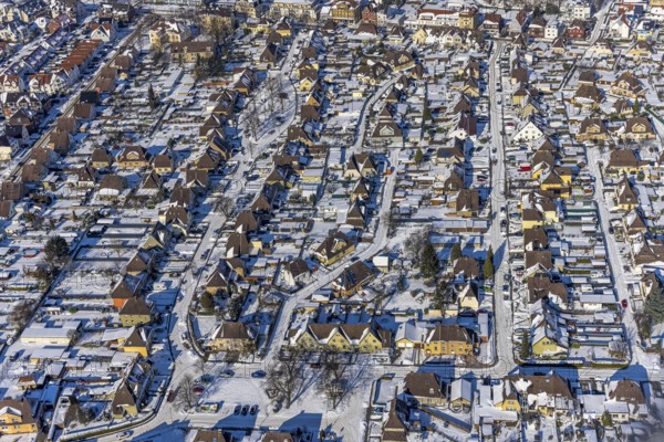 Aerial view, workers' housing estate Maximilian, miners' housing estate in winter, Uentrop, Hamm, Ruhr area, North Rhine-Westphalia, Germany, DE, Europe, aerial view, aerial photography, aerial photography, snow, overview, bird's-eye view, winter, birds-eyes, view, overview, living, flat, houses, residential buildings, housing estate, settlement, colliery housing estate, colliery houses, colliery flats