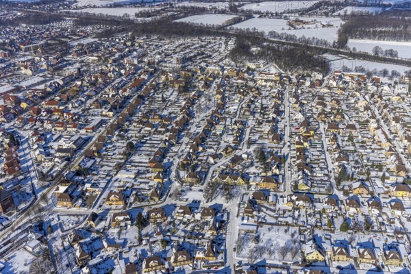 Aerial view, workers' housing estate Maximilian, miners' housing estate in winter, Uentrop, Hamm, Ruhr area, North Rhine-Westphalia, Germany, DE, Europe, aerial view, aerial photography, aerial photography, snow, overview, bird's-eye view, winter, birds-eyes, view, overview, living, flat, houses, residential buildings, housing estate, settlement, colliery housing estate, colliery houses, colliery flats