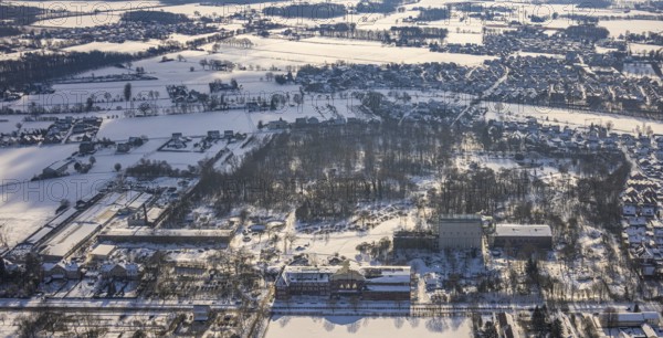 Aerial view, Maxipark, Maximilianpark in winter, machine hall, former colliery Maximilian, glass elephant, Uentrop, Hamm, Ruhr area, North Rhine-Westphalia, Germany, DE, Europe, aerial view, aerial photography, aerial photography, snow, overview, bird's eye view, winter, birds-eyes, view, overview, Maximilian-Park, mine, leisure, recreation, green spaces, flowers, trees, structural change
