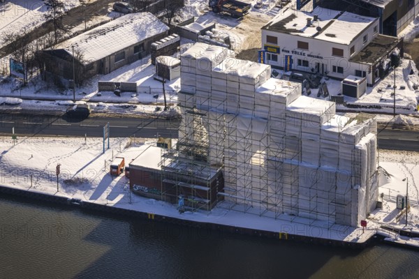 Aerial view, construction site renovation of the historic crane in Hammer harbour, technical monument, Datteln-Hamm canal, winter, snow, Bockum-Hövel, Hamm, Ruhr area, North Rhine-Westphalia, Germany, DE, Europe, aerial view, aerial photography, aerial photography, overview, bird's-eye view, birds-eyes, view, overview, technical, monument, gantry crane, Rhenus crane, water, waterways, shipping, transport, logistics, goods, trade, infrastructure, waterway, goods movement, ships, waters