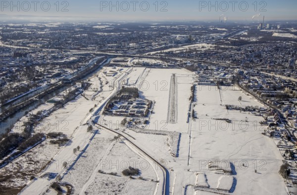 Aerial photo, EDLH airfield in the snow with cleared runway, Mattenbecke sewage treatment plant, Lippewiesen, snow, winter, Heessen, Hamm, Ruhr area, North Rhine-Westphalia, Germany, DE, Europe, aerial photo, aerial photography, aerial photography, overview, bird's-eye view, view, overview, EDLH, airfield, flying, air sports, leisure, pilot, water treatment, drinking water extraction, water purification, waste water