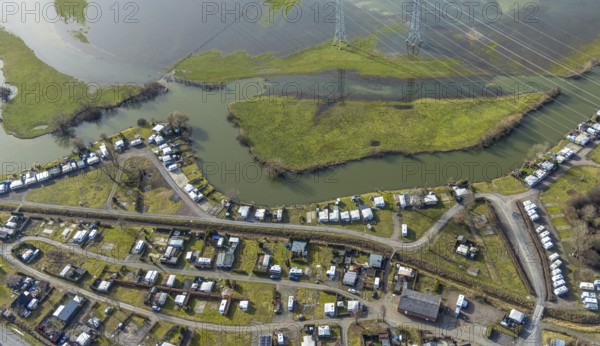 Aerial view, Lippe meander, Lippe with flood, Schmehauser Mersch, Campingplatz Uentrop Helbach GmbH, flooding, Lippborg, Lippetal, Ruhr area, North Rhine-Westphalia, Germany, DE, Europe, birds-eyes view, aerial photography, aerial photography, overview, bird's eye view, camping at the flood, motorway bridge