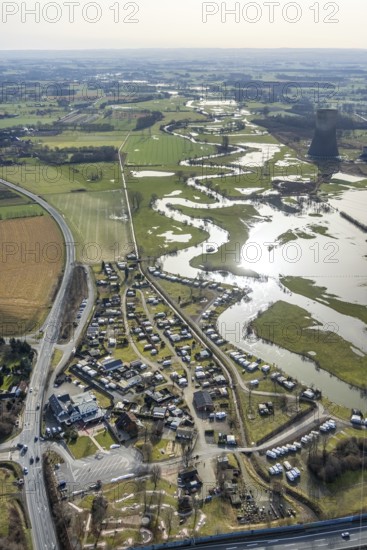Aerial view, Lippe meander, Lippe with flood, Schmehauser Mersch, Campingplatz Uentrop Helbach GmbH, flooding, Lippborg, Lippetal, Ruhr area, North Rhine-Westphalia, Germany, DE, Europe, birds-eyes view, aerial photography, aerial photography, overview, bird's eye view, camping at the flood, motorway bridge