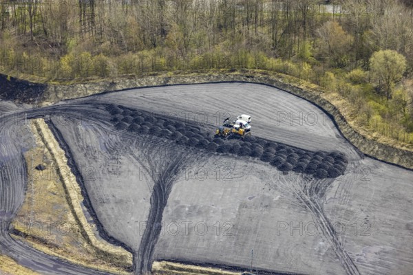 Aerial view, CreativRevier, former Ost Heinrich Robert mine, Herringen, Hamm, Ruhr area, North Rhine-Westphalia, Germany, construction work, construction site, CreativRevier Heinrich Robert GmbH, DE, Europe, event location, commercial area, hammerhead tower, aerial view, aerial photography, aerial photography, sight, overview, bird's eye view, residential properties, birds-eyes view, historical, overview