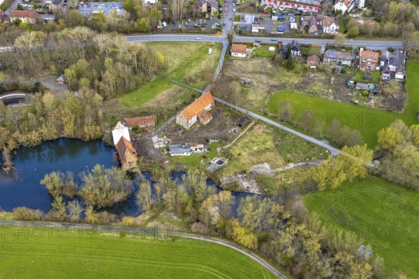 Aerial view, planned renovation of the castle mill on the millrace at the mill pond, Heckmann development area, An der Schlossmühle An der Schlossmühle development area in Heessen, Hamm, Ruhr area, North Rhine-Westphalia, Germany, DE, monument protection, Europe, Lippe floodplain, Lippeauen, aerial photograph, aerial photography, aerial photography, mill, rainwater retention basin, pond, overview, bird's-eye view, woodland, birds-eyes view, former flour mill, dilapidated condition, overview