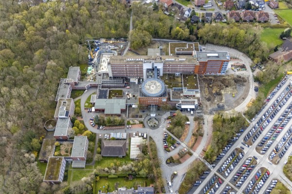 Aerial view, St. Barbara-Klinik in Heessen, Hamm, Ruhr area, North Rhine-Westphalia, Germany, construction work, construction area, building site, building plots, construction project, construction site, DE, Europe, health care, hospital, helipad, clinic, hospital, hospital, aerial photograph, aerial photography, aerial photography, medical facility, medical aid, new building, emergency service, car parks, overview, bird's eye view, birds-eyes view, overview, medical care