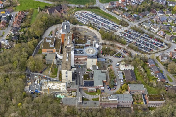 Aerial view, St. Barbara-Klinik in Heessen, Hamm, Ruhr area, North Rhine-Westphalia, Germany, construction work, construction area, building site, building plots, construction project, construction site, DE, Europe, health care, hospital, helipad, clinic, hospital, hospital, aerial photograph, aerial photography, aerial photography, medical facility, medical aid, new building, emergency service, car parks, overview, bird's eye view, birds-eyes view, overview, medical care