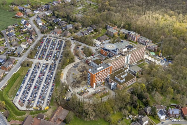 Aerial view, St. Barbara-Klinik in Heessen, Hamm, Ruhr area, North Rhine-Westphalia, Germany, construction work, construction area, building site, building plots, construction project, construction site, DE, Europe, health care, hospital, helipad, clinic, hospital, hospital, aerial photograph, aerial photography, aerial photography, medical facility, medical aid, new building, emergency service, car parks, overview, bird's eye view, birds-eyes view, overview, medical care
