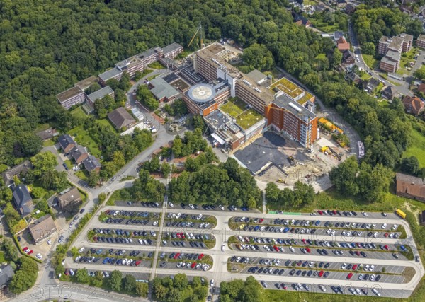 Aerial view, St. Barbara-Klinik Hamm-Heessen with extension construction site in the Heessen district, Hamm, Ruhr area, North Rhine-Westphalia, Germany, construction work, construction area, building site, building plots, construction project, construction site, DE, Europe, healthcare, hospital, helipad, clinic, clinic centre, hospital, hospital, aerial photograph, aerial photography, aerial photography, medical facility, medical aid, new building, car park, overview, bird's eye view, birds-eyes view, overview, medical care