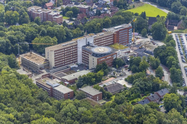 Aerial view, St. Barbara-Klinik Hamm-Heessen with extension construction site in the Heessen district, Hamm, Ruhr area, North Rhine-Westphalia, Germany, construction work, construction area, building site, building plots, construction project, construction site, DE, Europe, healthcare, hospital, helipad, clinic, clinic centre, hospital, hospital, aerial photograph, aerial photography, aerial photography, medical facility, medical aid, new building, overview, bird's eye view, birds-eyes view, overview, medical care