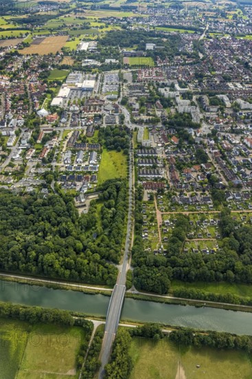 Aerial view, green area Werries at the Datteln-Hamm canal and Ostwennemarstraße with Westpress Arena and ice sports arena as well as Maximilian settlement in Uentrop, Hamm, Ruhr area, North Rhine-Westphalia, Germany, DE, ice sports, ice rink, Europe, aerial view, aerial photography, aerial photography, Maximilianpark, multifunctional hall, Ostwennemarstraße, overview, bird's-eye view, former Maximilian colliery, overview