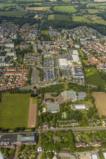 Aerial view, green area Werries with Freiherr-vom-Stein-Gymnasium Hamm, Westpress Arena and ice sports arena as well as access to Maximilianpark in Uentrop, Hamm, Ruhr area, North Rhine-Westphalia, Germany, education, educational institution, DE, ice sports, ice sports hall, Europe, grammar school, educational institute, aerial view, aerial photography, aerial photography, multifunctional hall, Ostwennemarstraße, park, school, overview, bird's eye view, birds-eyes view, overview
