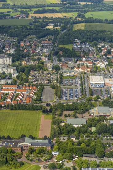 Aerial view, green area Werries with Freiherr-vom-Stein-Gymnasium Hamm, Westpress Arena and ice sports arena as well as access to Maximilianpark in Uentrop, Hamm, Ruhr area, North Rhine-Westphalia, Germany, education, educational institution, DE, ice sports, ice sports hall, Europe, grammar school, educational institute, aerial view, aerial photography, aerial photography, multifunctional hall, Ostwennemarstraße, park, school, overview, bird's eye view, birds-eyes view, overview