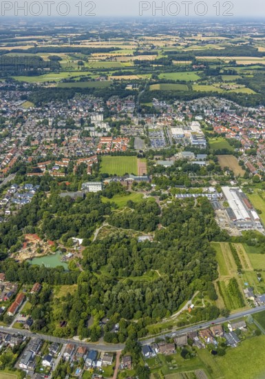 Aerial view, green area Werries with Freiherr-vom-Stein-Gymnasium Hamm, Westpress Arena and ice sports arena as well as Maximilianpark in Uentrop, Hamm, Ruhr area, North Rhine-Westphalia, Germany, education, educational institution, DE, ice sports, ice sports hall, Europe, grammar school, educational institute, aerial view, aerial photography, aerial photography, multifunctional hall, Ostwennemarstraße, park, school, overview, bird's-eye view, bird's-eye view, overview