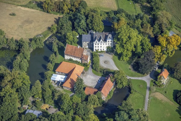 Aerial view, Ermelinghoff Castle in the Bockum-Hövel district of Hamm, Ruhr area, North Rhine-Westphalia, Germany, DE, Ermelinghof, Europe, Hamm, aerial view, aerial photography, aerial photography, overview, bird's eye view, moated castle, noble house, birds-eyes view, overview