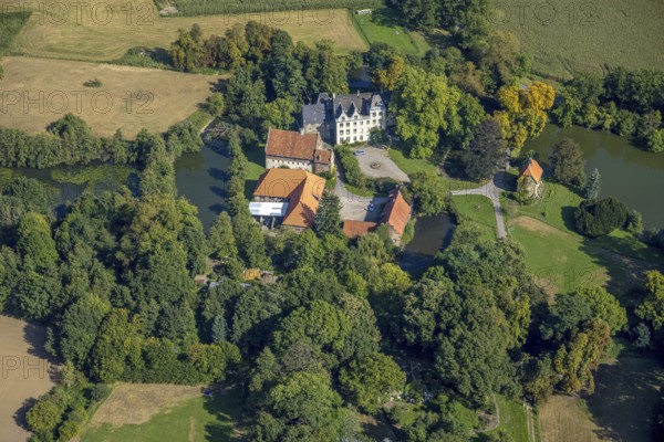 Aerial view, Ermelinghoff Castle in the Bockum-Hövel district of Hamm, Ruhr area, North Rhine-Westphalia, Germany, DE, Ermelinghof, Europe, Hamm, aerial view, aerial photography, aerial photography, overview, bird's eye view, moated castle, noble house, birds-eyes view, overview