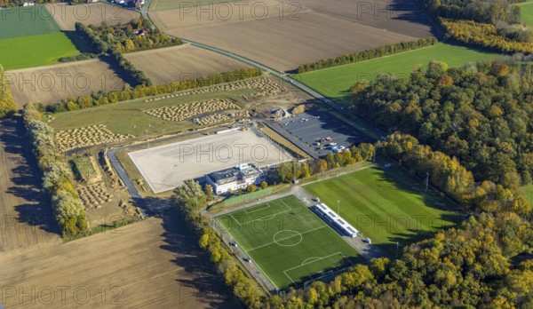 Aerial view, construction site and new sports field with stands and a club building with sports day care centre Papenloh An der Lohschule in the district Rhynern in Hamm, Ruhr area, North Rhine-Westphalia, Germany, Am Sportplatz, construction work, construction area, construction site, building plots, construction project, construction site, DE, Europe, Hamm, aerial view, aerial photography, aerial photography, SV Westfalia Rhynern, sports, sports facilities, sports field, sports facility, Tünner Berg, overview, bird's-eye view, overview
