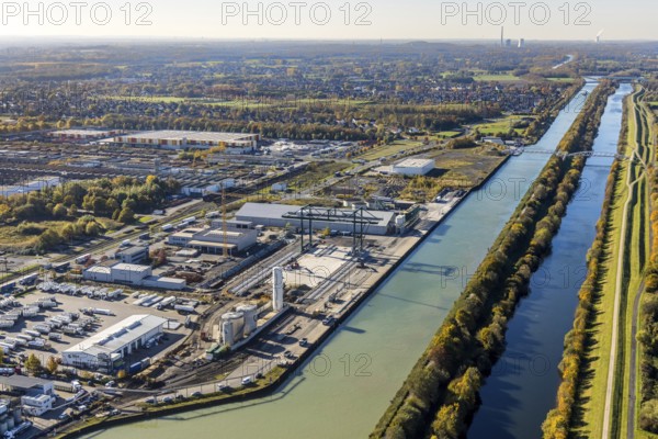 Aerial view, Lanfer Logistik and Maxi Terminal in the harbour at the Datteln-Hamm canal and river Lippe as well as Lippeparkbrücke in the district Herringen in Hamm, Ruhr area, North Rhine-Westphalia, Germany, bridge, DE, Europe, distant view, commercial area, harbour, Hamm, industrial area, aerial view, aerial photography, aerial photography, overview, bird's-eye view, overview