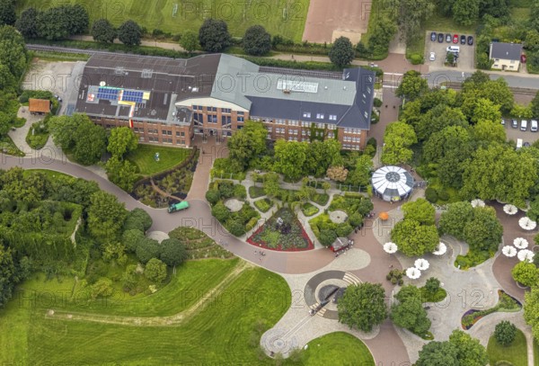 Aerial photo, Maximilianpark leisure park, main entrance, Uentrop citizens' office, Uentrop, Hamm, Ruhr area, North Rhine-Westphalia, Germany, DE, Europe, leisure facility, leisure activities, leisure park, leisure enjoyment, aerial photo, aerial photography, aerial photography, MaxiPark, overview, bird's-eye view, bird's-eye view, overview