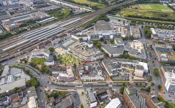 Aerial view, city centre view with Platz der Deutschen Einheit and Hamm Westf. Main railway station and construction site and new residential building on the former site of the Kippâ'¬â¢n in Bahnhofstraße in Mitte, Hamm, Ruhr area, North Rhine-Westphalia, Germany, railway tracks, railway station, Bahnhofstraße, station forecourt, construction work, construction area, construction site, building plots, construction project, construction project, construction site, bunker, DE, Deutsche Bahn AG, Europe, commercial buildings, central station, main station, elevated bunker, aerial view, aerial photography, aerial photography, new construction, square, overview, bird's-eye view, overview, city centre view City with Platz der Deutschen Einheit and Hamm Westf. Central Station as well as construction site and new residential building on the former site of the Kipp'n in Bahnhofstraße in Mitte