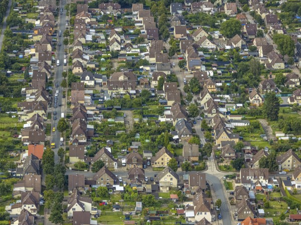 Aerial view, Isenbecker Hof colliery housing estate with Ludwig-Isenbeck-Straße, Albert-Funk-Straße and Juffernbuschstraße in the district of Herringen in Hamm, Ruhr area, North Rhine-Westphalia, Germany, workers' housing estate, miners' housing estate, DE, Europe, property tax, Hamm, real estate, aerial photograph, aerial photography, aerial photography, overview, bird's-eye view, housing estate, living and living, residential area, residential buildings, residential quality, residential neighbourhood, housing estate, birds-eyes view, overview