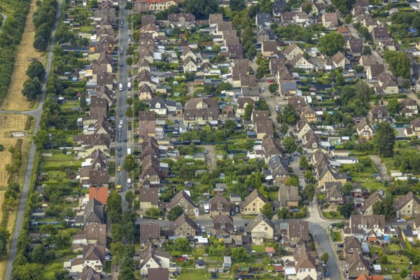 Aerial view, Isenbecker Hof colliery housing estate with Ludwig-Isenbeck-Straße, Albert-Funk-Straße and Juffernbuschstraße in the district of Herringen in Hamm, Ruhr area, North Rhine-Westphalia, Germany, workers' housing estate, miners' housing estate, DE, Europe, property tax, Hamm, real estate, aerial photograph, aerial photography, aerial photography, overview, bird's-eye view, housing estate, living and living, residential area, residential buildings, residential quality, residential neighbourhood, housing estate, birds-eyes view, overview