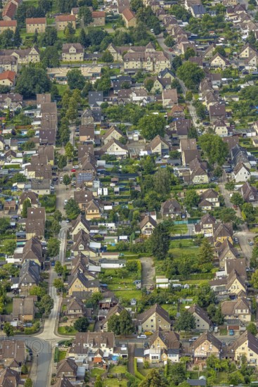 Aerial view, Isenbecker Hof colliery housing estate with Ludwig-Isenbeck-Straße, Albert-Funk-Straße and Juffernbuschstraße in the district of Herringen in Hamm, Ruhr area, North Rhine-Westphalia, Germany, workers' housing estate, miners' housing estate, DE, Europe, property tax, Hamm, real estate, aerial photograph, aerial photography, aerial photography, overview, bird's-eye view, housing estate, living and living, residential area, residential buildings, residential quality, residential neighbourhood, housing estate, birds-eyes view, overview