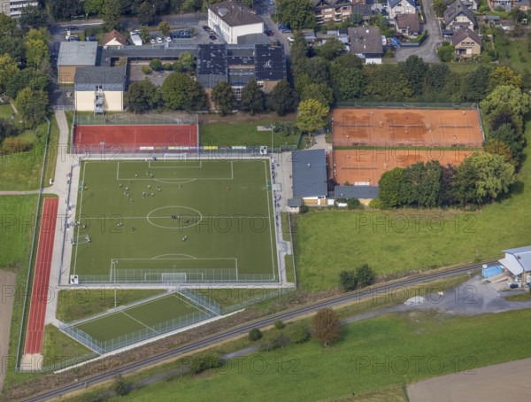 Aerial view, football training on the sports field Alte Soester Straße in the district Uentrop in Hamm, Ruhr area, North Rhine-Westphalia, Germany, DE, Europe, football field, Hamm, aerial view, aerial photography, aerial photography, sports, sports facilities, sports field, sports facility, stadium, tennis, tennis facility, tennis courts, overview, bird's-eye view, overview