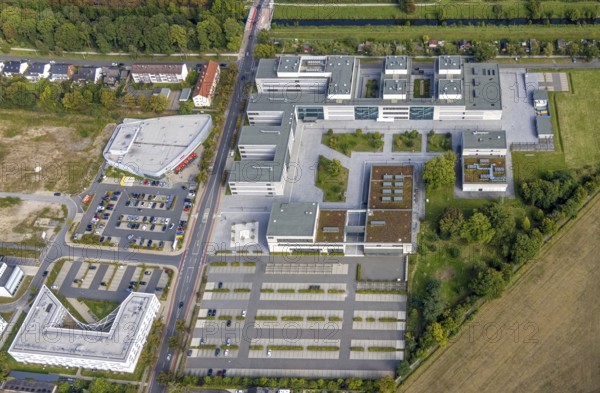 Aerial view, Hamm-Lippstadt University of Applied Sciences and the construction site at SCI:Q Science Quarter in the Mitte district of Hamm, Ruhr area, North Rhine-Westphalia, Germany, construction work, building, construction area, building site, building plots, construction project, construction site, education, educational institution, DE, Europe, business park, property tax, Hamm, real estate, industrial area, aerial photograph, aerial photography, aerial photography, Marker Allee, Rhine-Ruhr metropolitan region, new build, Paracelsuspark, Science Quarter Hamm, Techpark, overview, university, bird's-eye view, science quarter, residential complex, living and living, residential area, residential buildings, residential quality, residential quarter, housing estate, birds-eyes view, overview