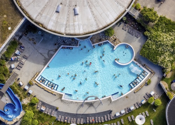 Aerial view, Maximare Erlebnistherme Bad Hamm and bathers in the swimming pool in the Mitte district of Hamm, Ruhr area, North Rhine-Westphalia, Germany, bathing establishment, bathing resort, DE, Europe, shapes and colours, outdoor pool, leisure activities, Hamm, aerial view, aerial photography, aerial photography, swimming pool, swimming pool, overview, bird's-eye view, overview
