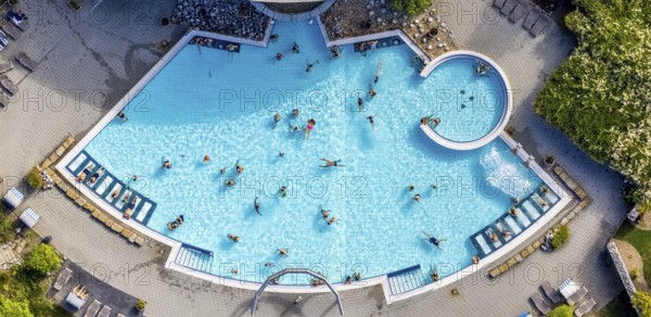 Aerial view, Maximare Erlebnistherme Bad Hamm and bathers in the swimming pool in the Mitte district of Hamm, Ruhr area, North Rhine-Westphalia, Germany, bathing establishment, bathing resort, DE, Europe, shapes and colours, outdoor pool, leisure activities, Hamm, aerial view, aerial photography, aerial photography, swimming pool, swimming pool, overview, bird's-eye view, overview