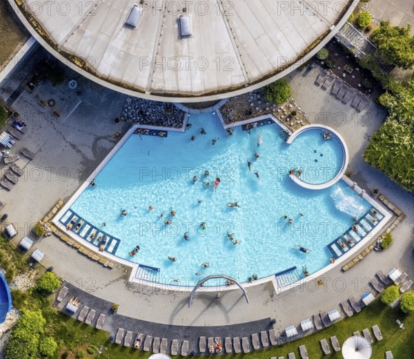 Aerial view, Maximare Erlebnistherme Bad Hamm and bathers in the swimming pool in the Mitte district of Hamm, Ruhr area, North Rhine-Westphalia, Germany, bathing establishment, bathing resort, DE, Europe, shapes and colours, outdoor pool, leisure activities, Hamm, aerial view, aerial photography, aerial photography, swimming pool, swimming pool, overview, bird's-eye view, overview