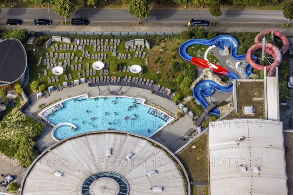 Aerial view, Maximare Erlebnistherme Bad Hamm and bathers in the swimming pool in the district Mitte in Hamm, Ruhr area, North Rhine-Westphalia, Germany, bathing establishment, bathing resort, DE, Europe, outdoor pool, leisure activities, Hamm, aerial view, aerial photography, aerial photography, swimming pool, swimming pool, overview, bird's-eye view, overview