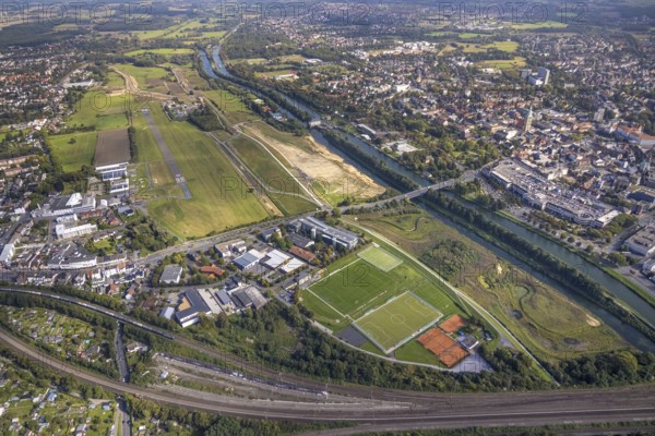 Aerial view, Hamm airfield and construction site for the Lippe floodplain experience project on the River Lippe and Datteln-Hamm Canal in the Heessen district of Hamm, Ruhr area, North Rhine-Westphalia, Germany, construction work, construction area, construction site, building plots, construction project, construction site, DE, Europe, airfield, Hamm, runway, aerial view, aerial photography, aerial photography, runway, overview, bird's-eye view, overview