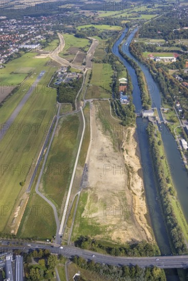 Aerial view, Hamm airfield and construction site for the Lippe floodplain experience project on the River Lippe and Datteln-Hamm Canal in the Heessen district of Hamm, Ruhr area, North Rhine-Westphalia, Germany, construction work, construction area, construction site, building plots, construction project, construction site, DE, Europe, airfield, Hamm, runway, aerial view, aerial photography, aerial photography, runway, overview, bird's-eye view, overview